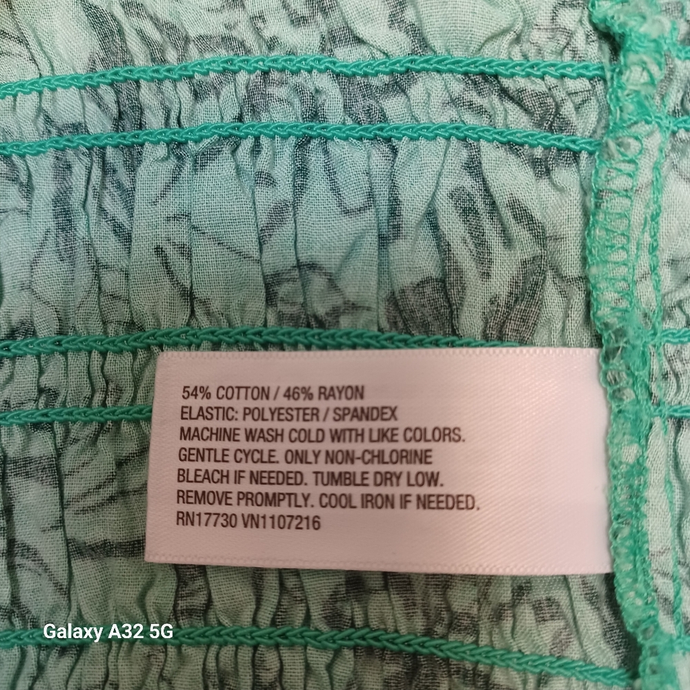 Isabel vy Ingrid+isabel Women SZ XL Green Floral Smocked Women's Top - Picture 8 of 11